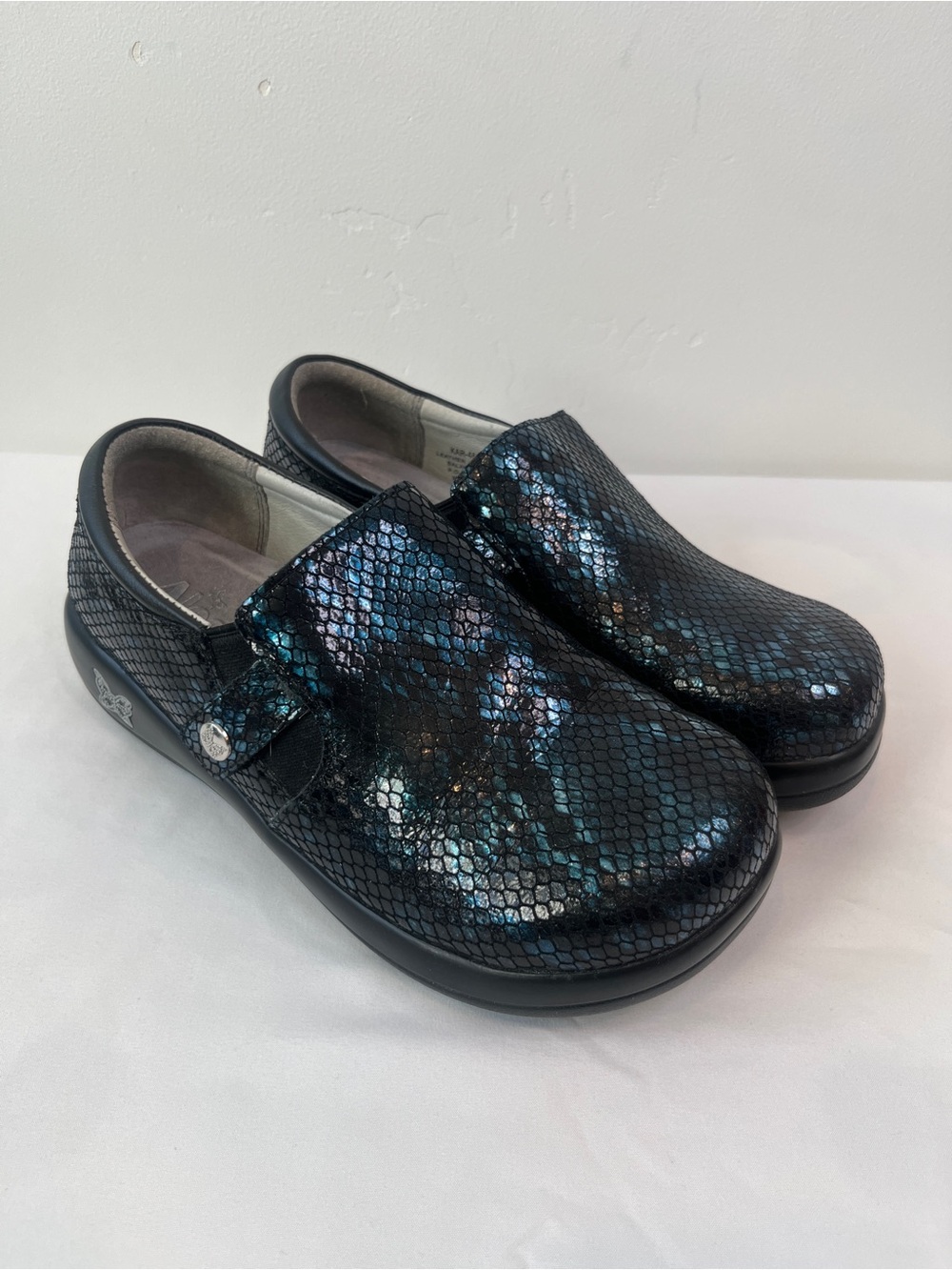 Alegria Kara Oceanic Blue Metallic Snake Leather Clogs Slip On Womens Size 37